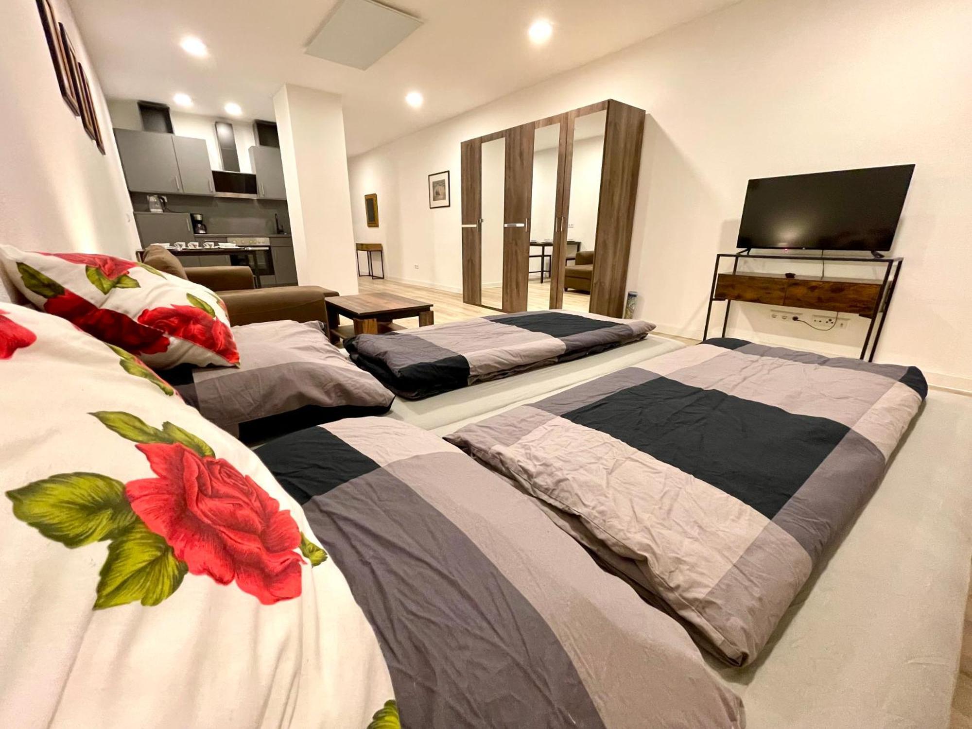 Neu Grosse Einzimmerwohnung Im Zentrum Goldstadt Pforzheim Schloessle エクステリア 写真