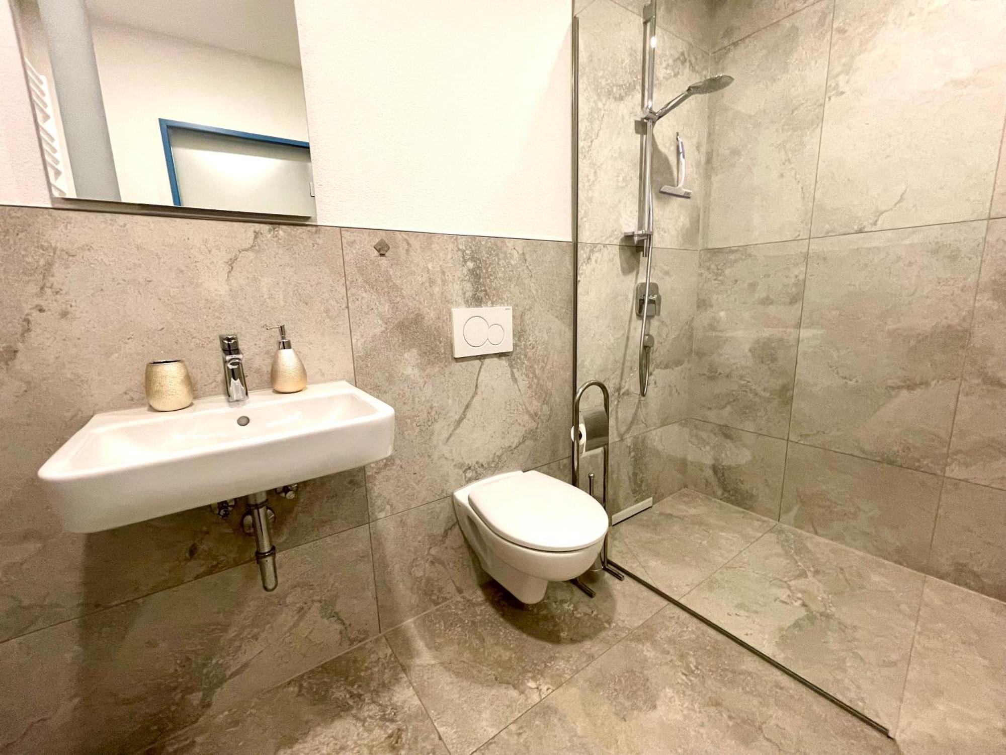Neu Grosse Einzimmerwohnung Im Zentrum Goldstadt Pforzheim Schloessle エクステリア 写真