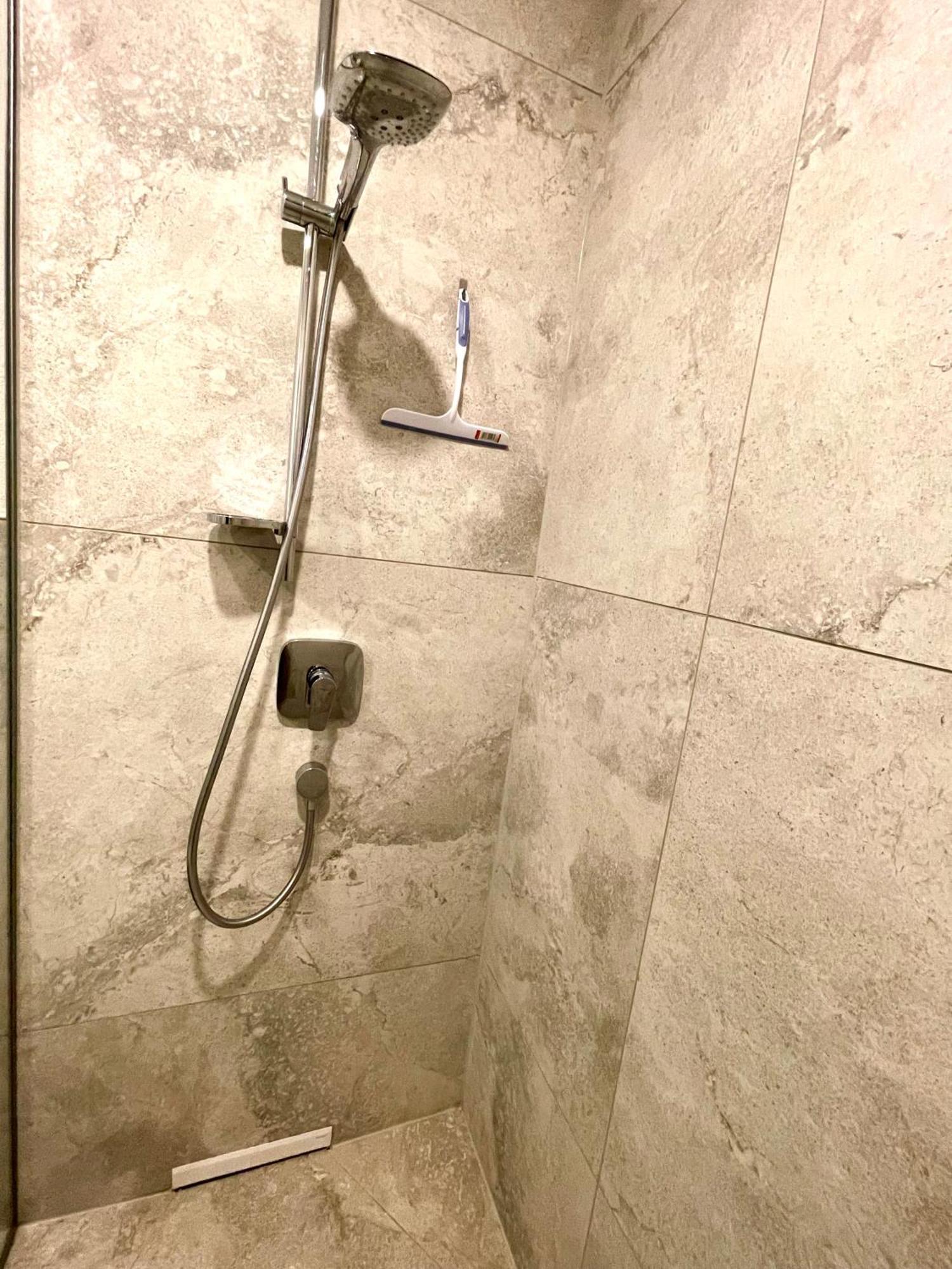 Neu Grosse Einzimmerwohnung Im Zentrum Goldstadt Pforzheim Schloessle エクステリア 写真