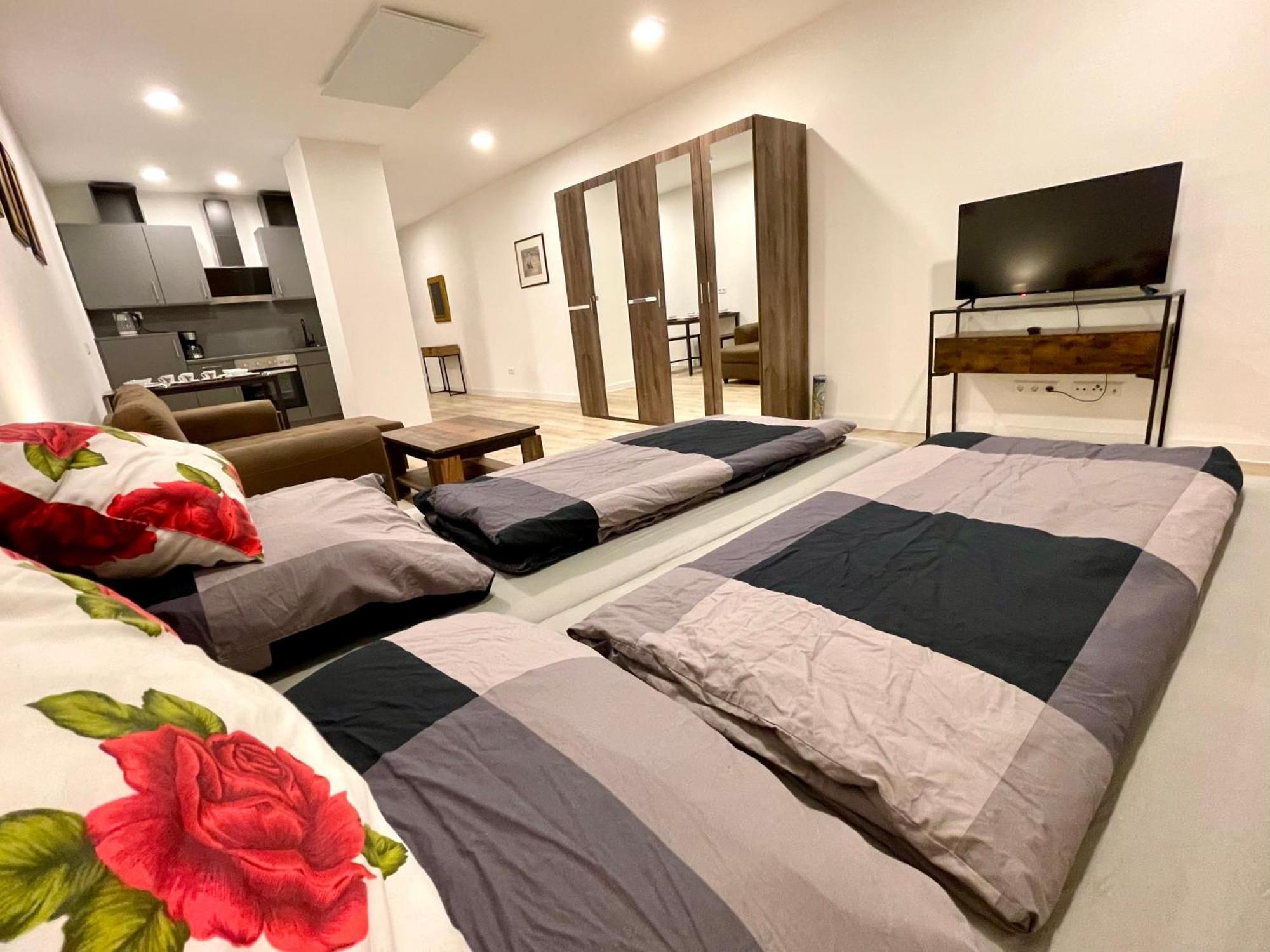 Neu Grosse Einzimmerwohnung Im Zentrum Goldstadt Pforzheim Schloessle エクステリア 写真