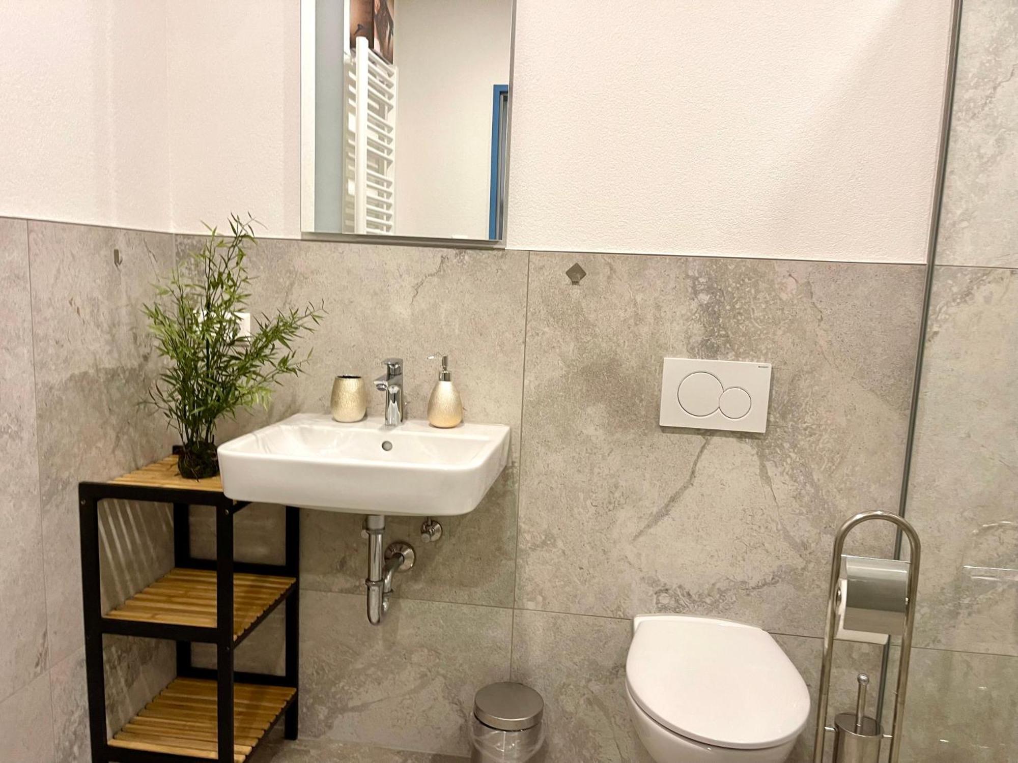 Neu Grosse Einzimmerwohnung Im Zentrum Goldstadt Pforzheim Schloessle エクステリア 写真