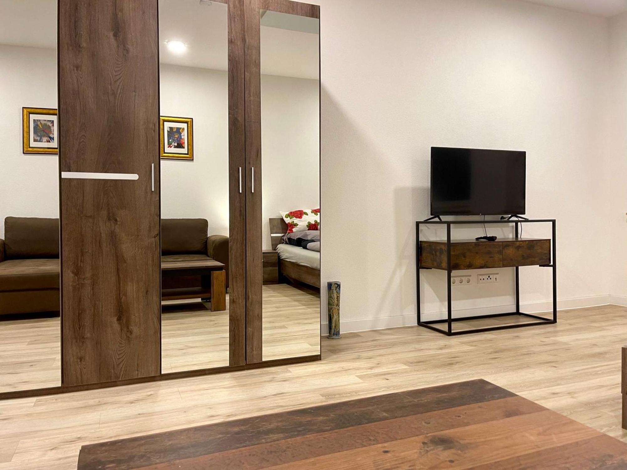 Neu Grosse Einzimmerwohnung Im Zentrum Goldstadt Pforzheim Schloessle エクステリア 写真